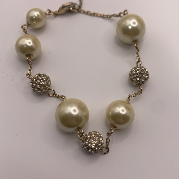 Versona Cream and Gold Vintage-Inspired Faux Pearl and Crystal Bracelet - Picture 1 of 6